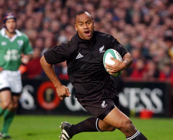 Jonah Lomu runs behind the posts to score a try du