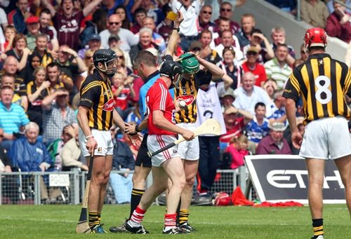 Henry Shefflin receives a second yellow card and then a red from referee Barry Kelly and is sent off 28/7/2013
