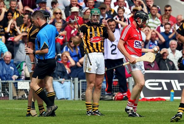 Henry Shefflin recieves a second yellow card and then a red from referee Barry Kelly and is sent off 28/7/2013