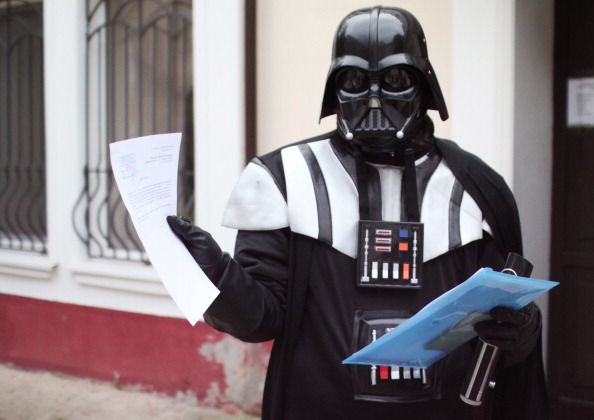 A Ukrainian wearing a Darth Vader costum