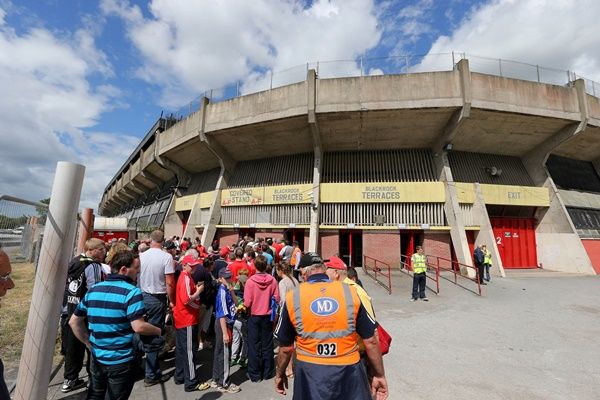 General view of spectators queuing outside Pairc Ui Chaoimh 6/7/2014