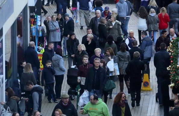 Christmas Shoppers Seek Last Minute High Street Bargains