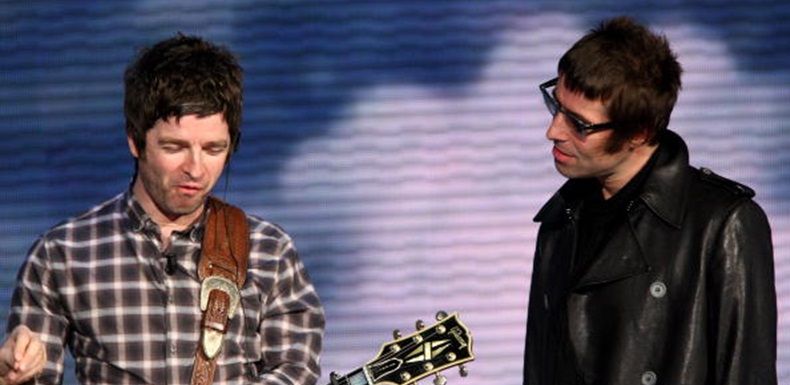 MILAN, ITALY - NOVEMBER 09: Noel Gallagher and Liam Gallagher "Che Tempo Che Fa" Italian TV Show on November 9, 2008 in Milan, Italy. (Photo by Vittorio Zunino Celotto/Getty Images)