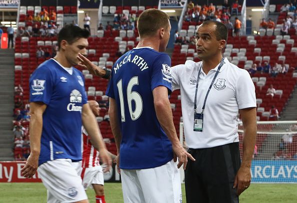 SINGAPORE - JULY 15:  Manager of Everton Roberto Martinez speaks to James McCarthy of Everton during the Barclays Asia Trophy match between Everton and Stoke City at National Stadium on July 15, 2015 in Singapore.  (Photo by Stanley Chou/Getty Images)