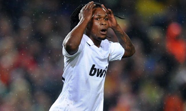 BARCELONA, SPAIN - DECEMBER 13: Royston Drenthe of Real Madrid reacts after failing to score during the La Liga match between Barcelona and Real Madrid at the Camp Nou Stadium on December 13, 2008 in Barcelona, Spain. Real Madrid lost the match 2-0. (Photo by Jasper Juinen/Getty Images)