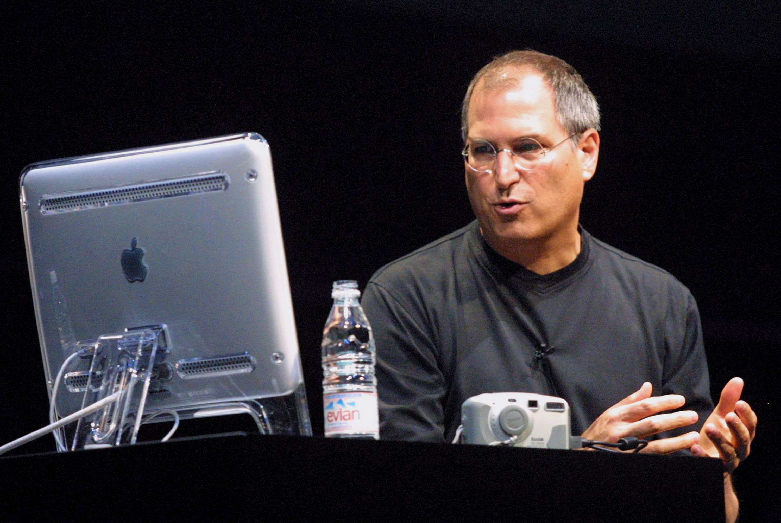 392079 07: Steve Jobs, CEO of Apple computers, delivers the keynote address at the Macworld Conference and Expo July 18, 2001 in New York City. (Photo by Mario Tama/Getty Images)