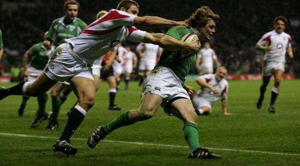 LONDON - MARCH 18: Ben Cohen of England tackles Brian O'Driscoll of Ireland during the RBS Six Nations match between England and Ireland at Twickenham on March 18, 2006 in London, England. (Photo by Andrew Redington/Getty Images)