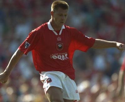 9 Aug 1997: Eric Tinkler of Barnsley passes the ball during the FA Carling Premiership match against West Ham United at Oakwell Stadium in Barnsley, England. West Ham United won the match 1-2. Mandatory Credit: Phil Cole /Allsport