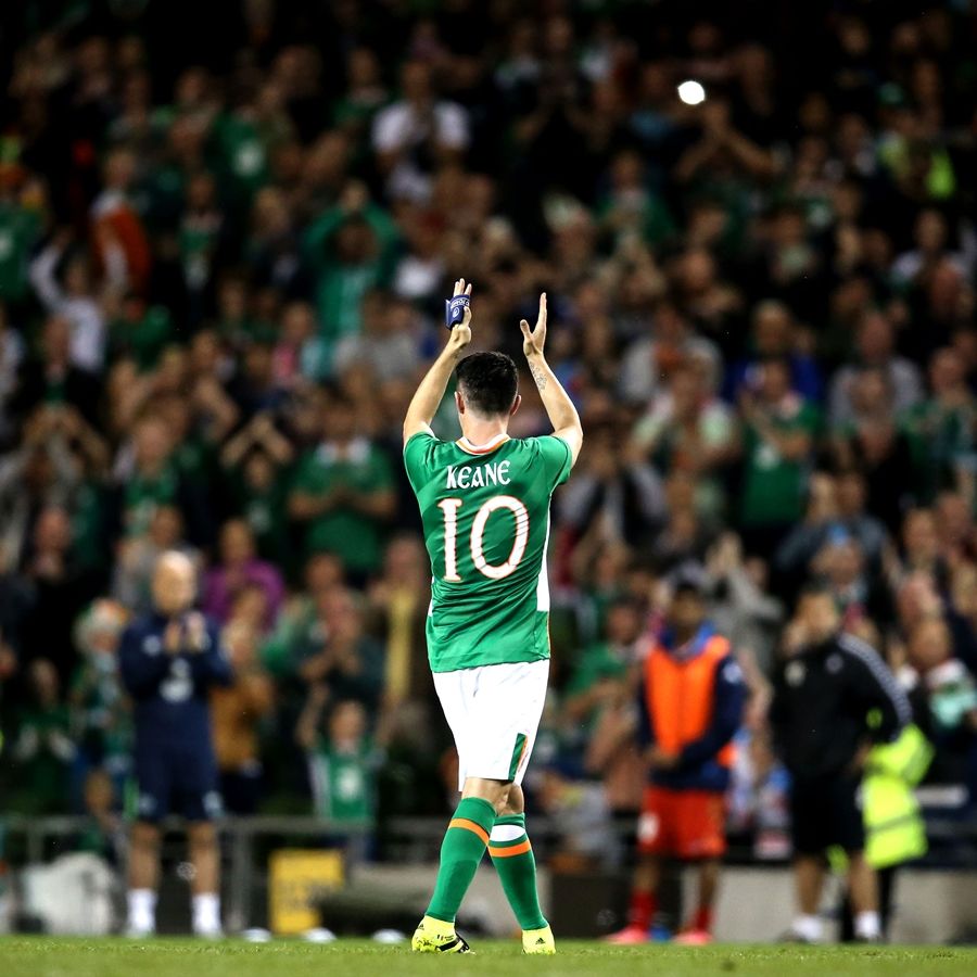 Three International Friendly, Aviva Stadium, Dublin 31/8/2016 Republic of Ireland vs Oman Ireland's Robbie Keane is given a standing ovation as he is subbed off  Mandatory Credit ©INPHO/Tommy Dickson