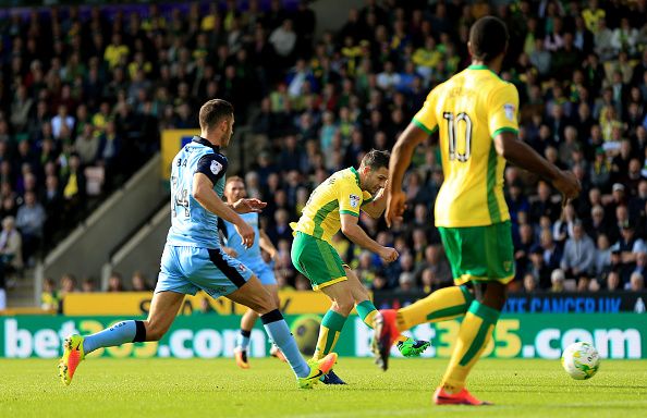NORWICH, ENGLAND - OCTOBER 15: Wes Hoolahan of Norwich City scores the opening goal during the Sky Bet Championship match between Norwich City and Rotherham United at Carrow Road on October 15, 2016 in Norwich, England. (Photo by Stephen Pond/Getty Images)