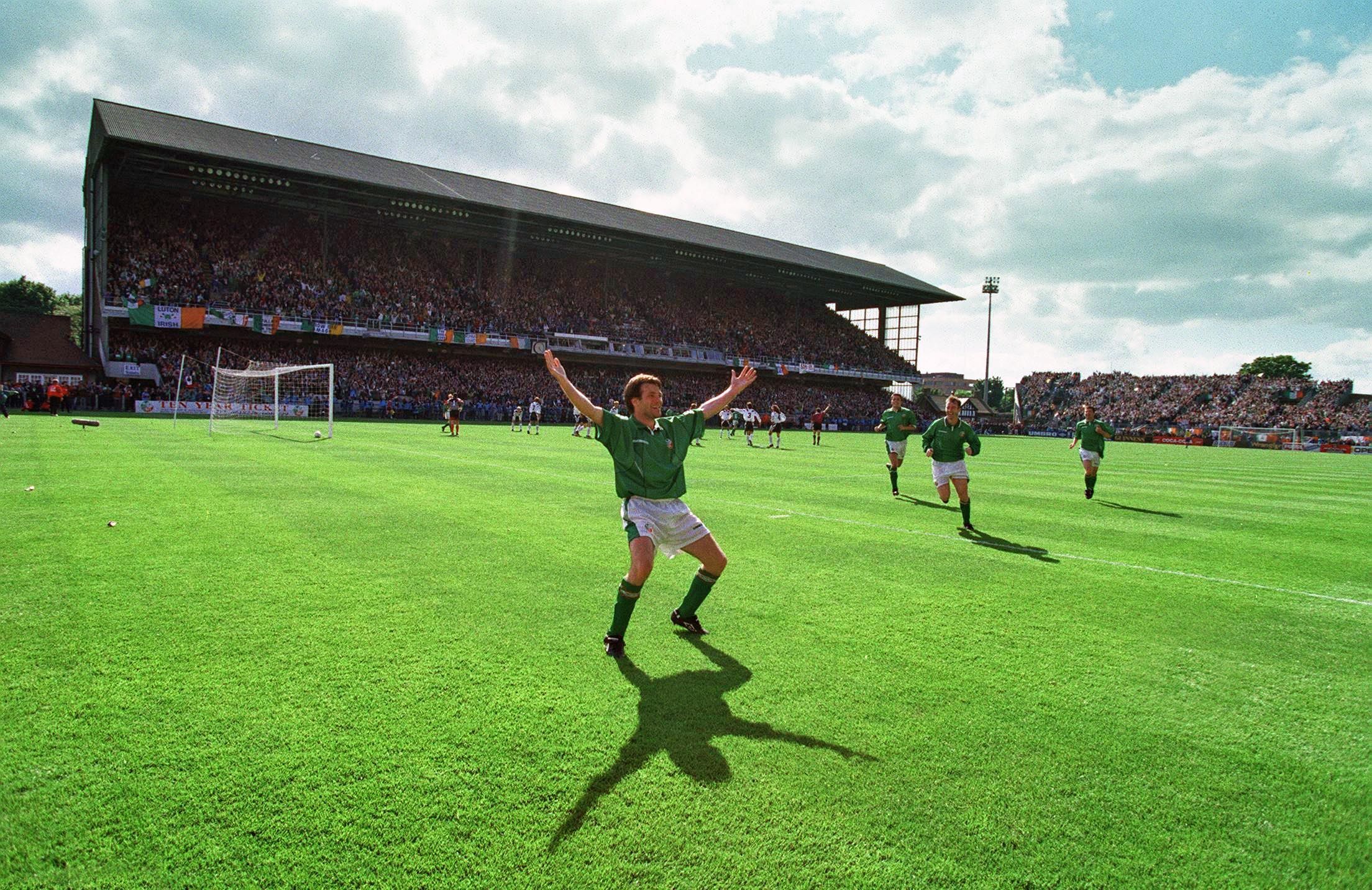 Euro 1996 Qualifier 11/6/1995 Republic of Ireland vs Austria Republic of Ireland's Ray Houghton celebrates scoring Mandatory Credit ©INPHO/James Meehan