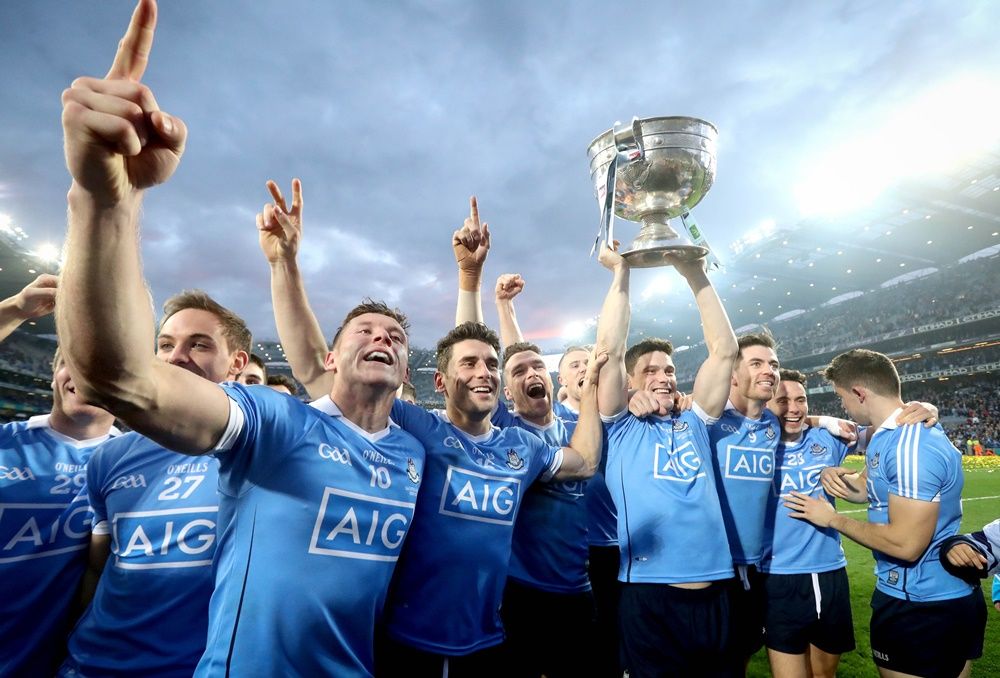 All-Ireland Senior Football Championship Final Replay, Croke Park, Dublin 1/10/2016 Dublin vs Mayo Dublin celebrate with the trophy after the game Mandatory Credit ©INPHO/Ryan Byrne