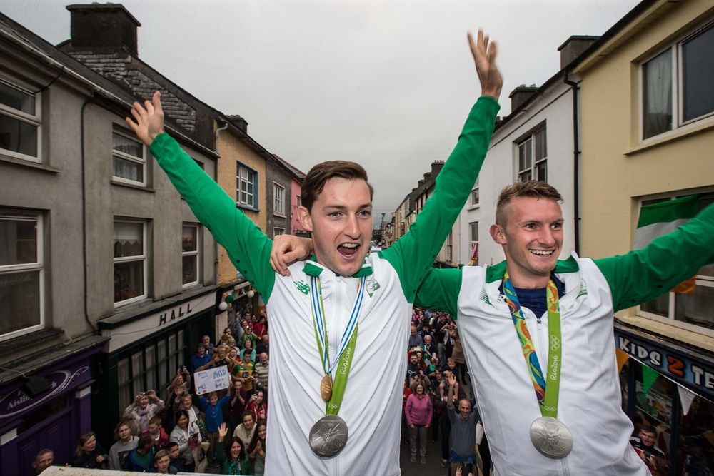 Olympic Silver Medallists Paul and Gary O'Donovan Homecoming, Skibbereen, Co. Cork 29/8/2016 Olympic medallists Paul and Gary O’Donovan parade through Skibbereen on an open top bus. Mandatory Credit ©INPHO/Cathal Noonan