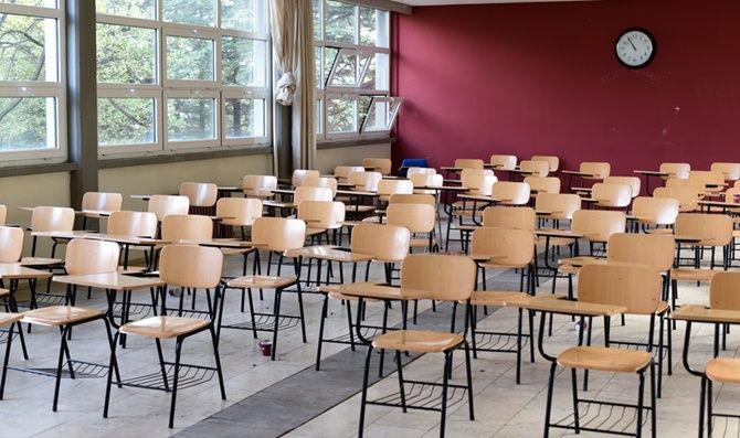 Photo of an empty classroom in a university. Seats are empty.